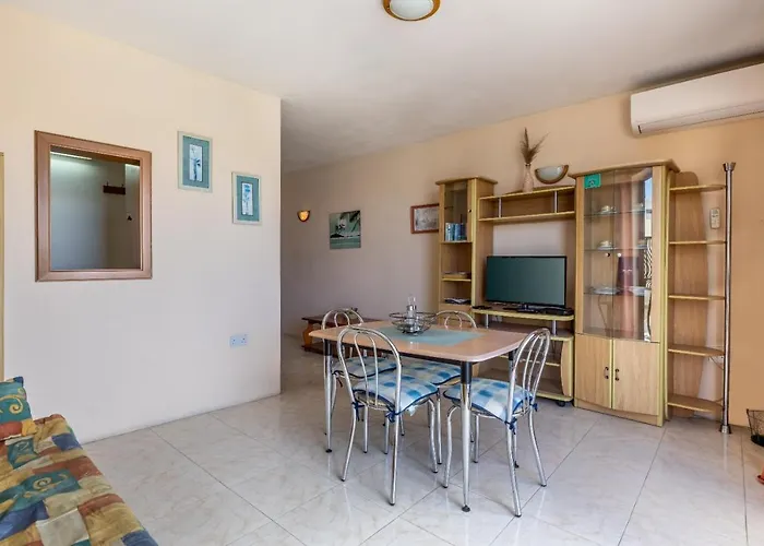 Adorable Seaview Apt At St Paul\'S Bay