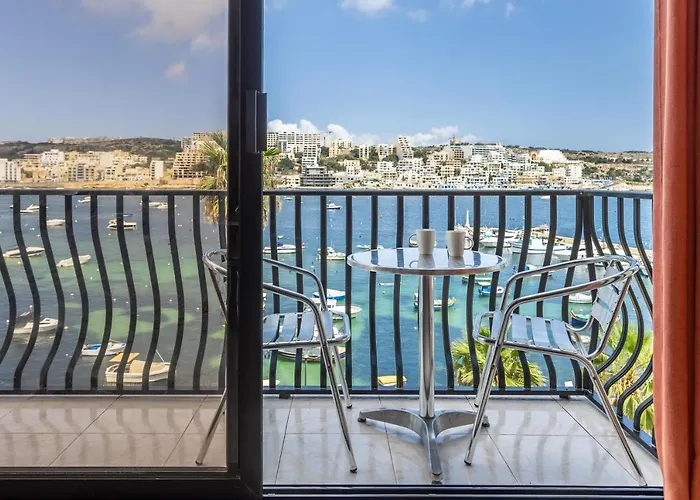 Adorable Seaview Apt At St Paul\'S Bay